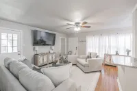 Walk To Dickies Arena & Will Rogers! Close to TCU & Dtwn Ft. Worth. 2 King Beds Hotels in Fort Worth Cultural District