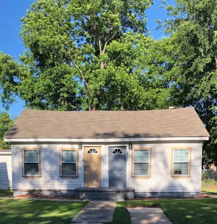 Terrific duplex house with AC in charming Texarkana Отели рядом с достопримечательностью «Arkansas Convention Center»