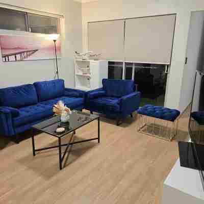 Stylish 2-Bedroom Apartment in Maddington, 15 Minutes from Perth Airport Rooms