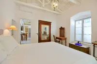 A Sea-Licious Vacation - Chic & Style in Hydra