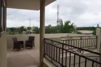 Le Samourai - Entire Modern House in Zanguera near UCAO, Lome with Free WiFi