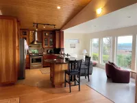 Ocean, mountain and harbour views. Family friendly house.
