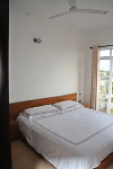 Beach Luxury Apartment in Srilankafurnished apartment opposite Mt Lavinia beach Hotels in Mount Lavinia