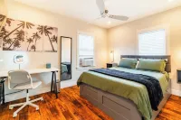Charming 2-Bedroom apartment / 10-min walk to the Beach / Parking Stall / AC