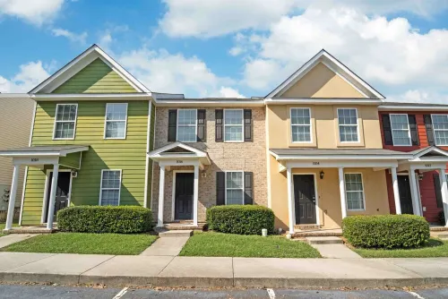 Cozy & Spacious Townhouse in a Gated Community Hotels in Martinez