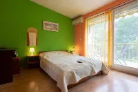 Summer Villa Close to the Coast with Private Gym and Parking