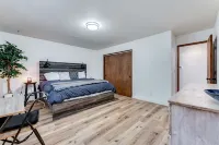Lovely Mt. Cabin near Mt. Hood with Wood Stove & Hot Tub