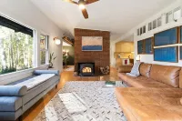 Grotto Grove A Private Poconos Cabin -Secluded Retreat w/ Firepit & Trail Access Các khách sạn ở Canadensis