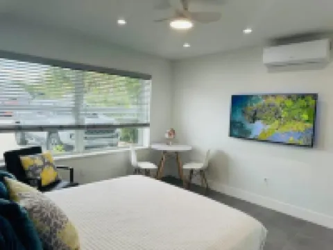 Brand New Studio with Pool Access Hotels in Oakland Park