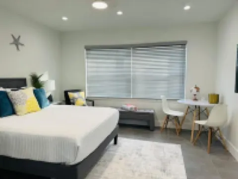 Brand New Studio with Pool Access Hotels in Oakland Park