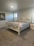 Spacious 4 bedroom 2 bath home in Nampa sleeps 10