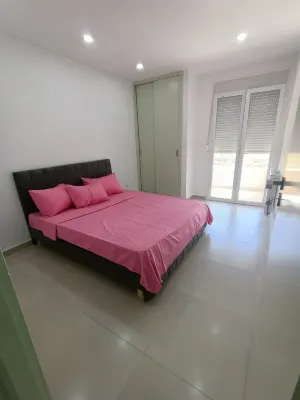 Appartement Familial Bord de mer à 15min des Parc de Jeux Bordj Tamentfoust 주변 호텔