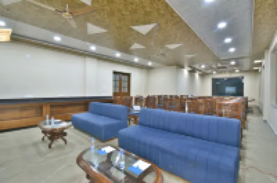 Ark Holiday Inn by Dls Hotels