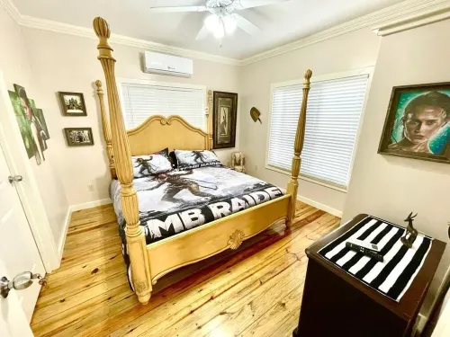 Hummingbird Caribbean views with 9-BRs/6-Baths, on the island of Utila, Honduras