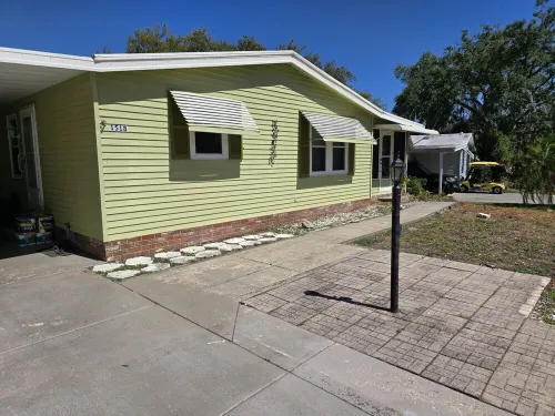 Fresh & Modern: Remodeled 2 Bedroom, 2 Bath in Florida!