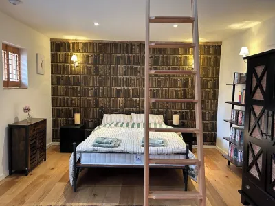 Cosy cottage in rural village just outside London Hotels near Tylney Park Golf Club