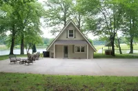 Charming Lakefront Cottage in Kernersville - Relax with nature!