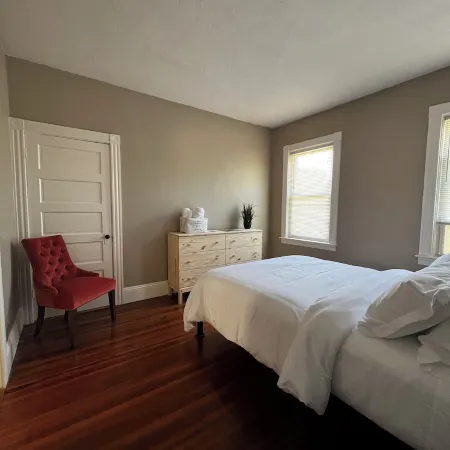 Cozy 2-bedroom apartment Providence with WiFi, AC