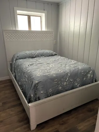 Comfy Abode, pet friendly 3 bedroom apartment in Mountain Home with WiFi and AC.