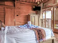 Charming cabin with free floating breakfast