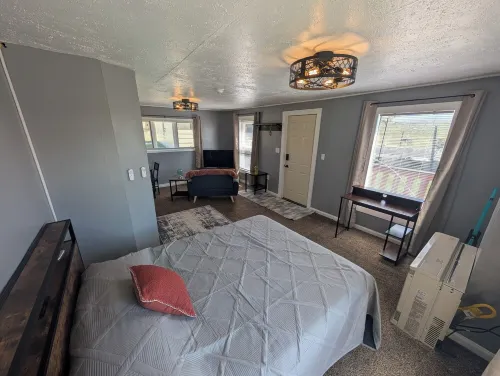 Farmhouse Studio just minutes from uptown.