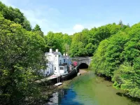 Waterside - Luxury Menai Bridge Holiday Cottage - Walk to restaurants and bars Hotels in Menai Bridge