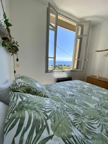 Appartement Nadia, Balcon vue mer Hotels in Le Rove