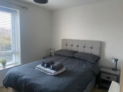 Ebrington Apartment - Walk across the Peace Bridge to Derry City Centre! Hotel a 