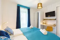 Luxury Lakefront Hideaway – Nature at Your DoorstepBLUE4 Apartment-Balatonfűzfő Hotel a 