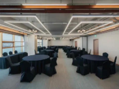 Wave M Hotel West 始興市のホテル