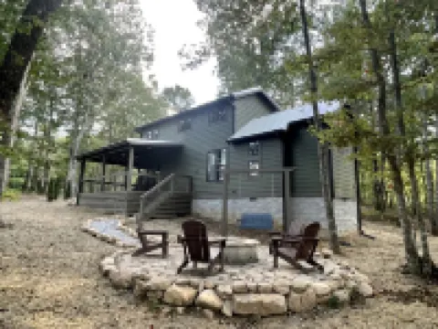 Fully Stocked Cabin Nestled Among the Trees in Tennessee Hoteles en Monteagle