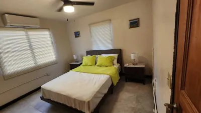 Locals In Paradise apt. 3. 2rooms 1 min from the airport, beach, restaurants. Hotels near Lindbergh Bay