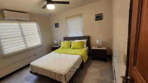 Locals In Paradise apt. 3. 2rooms 1 min from the airport, beach, restaurants. Hotels in Charlotte Amalie West