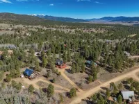 Charming Updated 3-bedroom Chalet with Deck; Small dogs welcome! Hotels in Angel Fire
