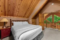 Boyne Mountain Cabin with Hot Tub Next to Skiing and Golf!
