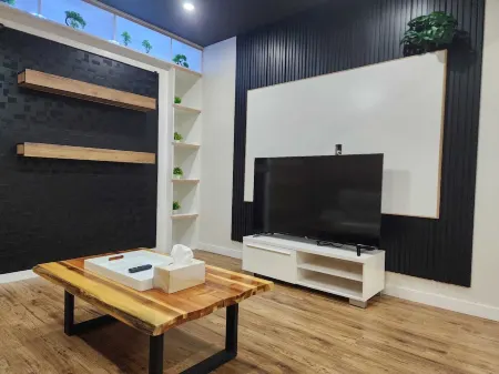 "Charming & Compact Retreat"