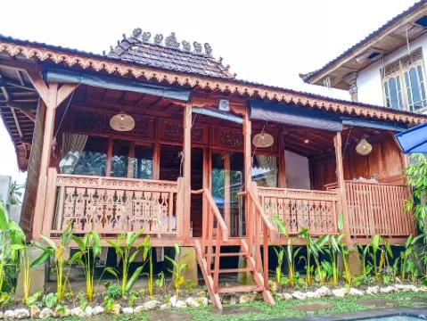 Charming cabin with free floating breakfast