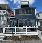 3 bedroom, waterfront cottage on the shores of the Chesapeake Bay.