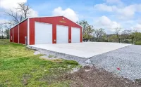 Compound on Lake - Gameroom/Dock/Pool/Hot tub - Sleeps 37