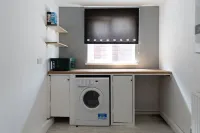 2bedroom Cosy Fully detached Retreat, with computerized shower & game room......