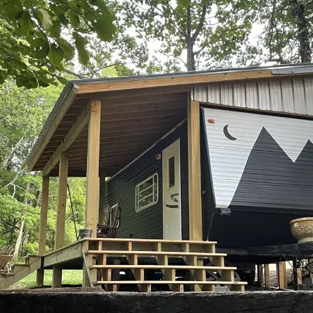 LINVILLE Nostalgic Mountain Farm Glamping Camper on Wedding Venue, 10 acre farm