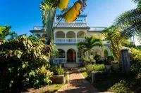 8 Bdrm Villa in Coral Spring, Jamaica799/Night up to 18 Guest. Hotels in 