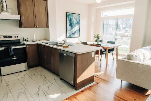 Brand New contemporary 4 bedroom nestled in nature Hotels in Pickering