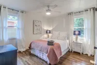 The Cozy Cottage 💕 Hotels near Hamrick's of Raleigh