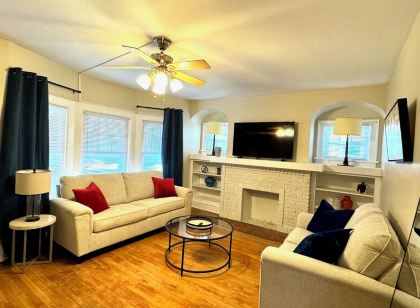 CLE Rock-n-Roll Apartment-CLE Clinic Long Term Stays Welcomed
