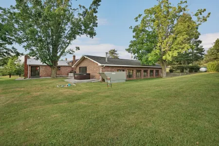 5 BD Charming Home in Gaylord Sleeps 16 Indoor Pool Hot Tub Game Room