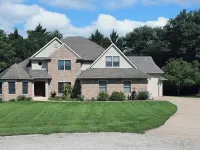 Luxury 5 BR home on private wooded lot near QC, w/hot tub, rec & fitness room Hotels in Henry County