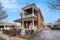 NEW Charming 2nd Floor Victorian Flat in Downtown Kalamazoo