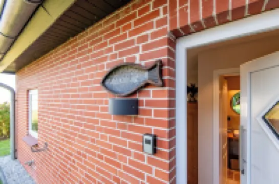 The Möwennest in a quiet location just before the dike, with terrace and beach chair.