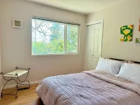 Family Friendly, Bright, & Spacious 3 Bed 2 Bath - Wifi